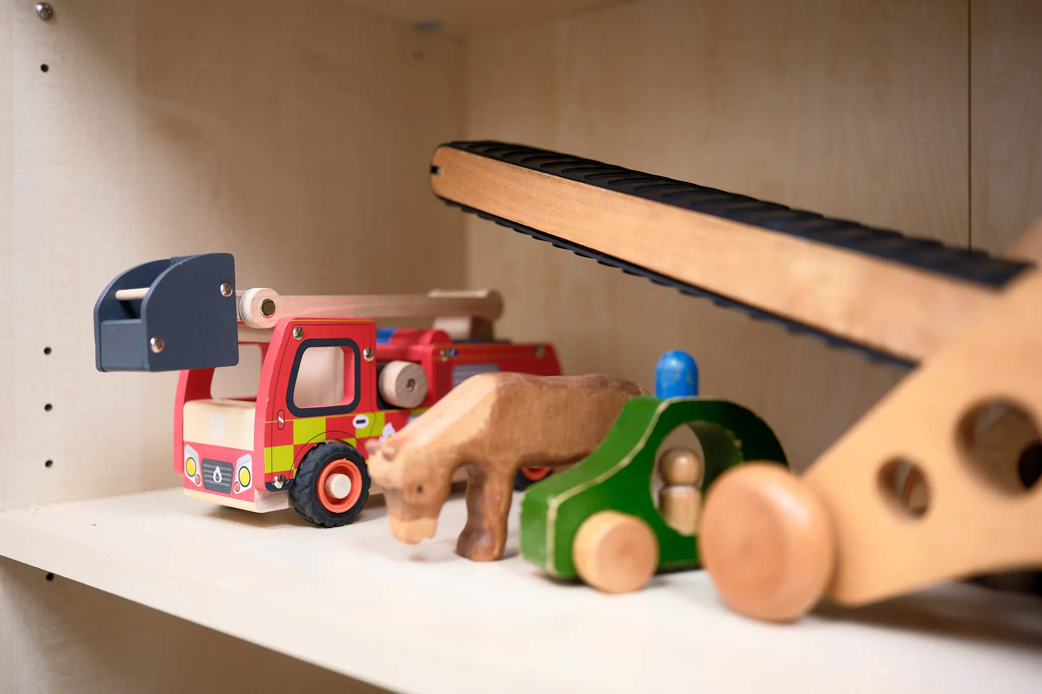 Spielbereich mit Holzspielzeug